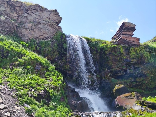 MANTASH WATERFALL. HIKING